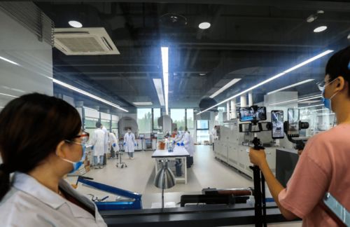 你好,北區(qū) 遇見石墨烯 370萬網友圍觀,直呼太神奇